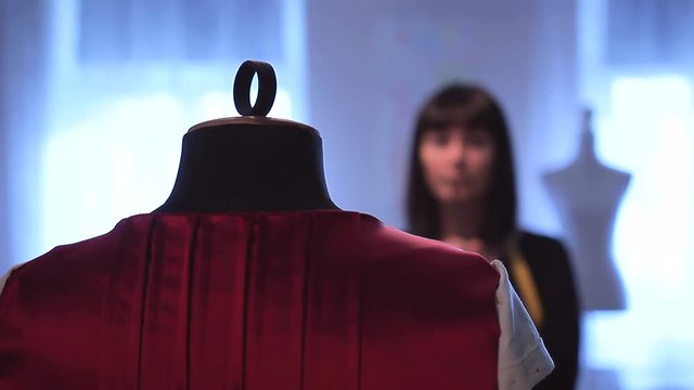 The Red Dress Full HD. H264. 25fps.