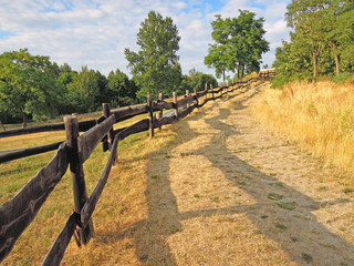 wiejski płot © Adrian
