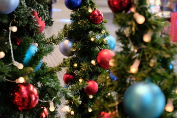 Fototapeta na wymiar 東京丸の内のクリスマスツリーとイルミネーション