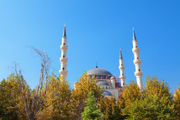 Fototapeta na wymiar Famous Namazgjah Mosque in the center of Tirana in Albania 