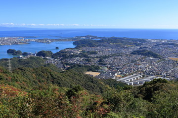 Fototapeta na wymiar 鷲尾山山頂から市街地を眺める　秋（高知県高知市）