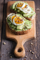 toast with avocado and egg