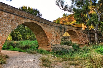 Fototapeta na wymiar Stone Bridge over Tuejar River in Valencia