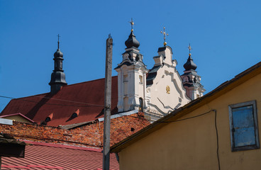 Fototapeta na wymiar Pinsk, Belarus, August 26, 2019.The bell tower and the building of the Assumption Cathedral of the Blessed Virgin Mary in Pinsk.