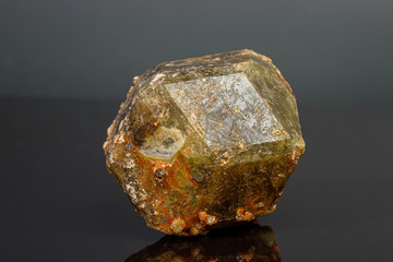 Naklejka premium macro mineral stone Andradite on a black background