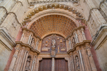 Eingang der Kathedrale in Palma / Mallorca