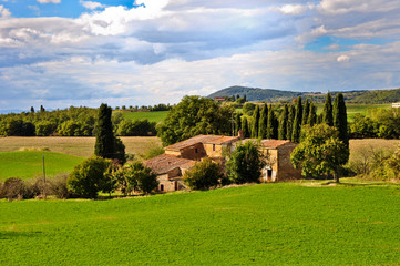 Fototapeta na wymiar Local farm in Tuscany with green hills