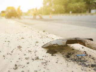 Shovel of asphaltic material to repair roads, put on pavements