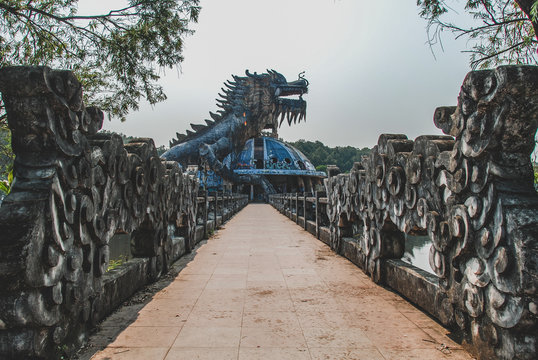 Urbex, Abandoned And Decay Water Park In Hué, Vietnam 