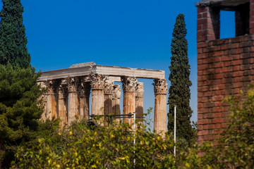 Obraz premium The Temple of Olympian Zeus at Athens city center