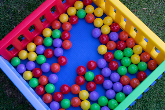 vista cenital de pelotero para ni&ntilde;os peque&ntilde;os
