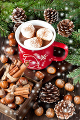 Obraz na płótnie Canvas Red mug with hot chocolate and marshmallows