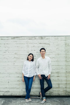 20代夫婦の屋外ポートレート