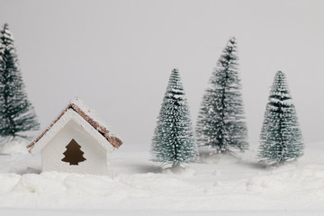 Bodeg&oacute;n de navidad con arboles y casita