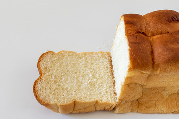 切った後の一斤の食パン