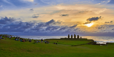 Fototapeta premium Sunset at Ahu Ko Te Riku. Easter Island. Chile. 