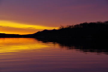 Fototapeta na wymiar 北海道の屈斜路湖、和琴半島の夜明け