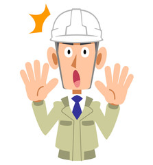 驚くヘルメットを被り作業着を着た男性の上半身