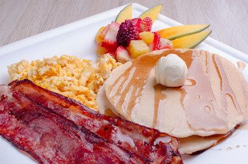  pankaques with egg, fruit, bacon and maple honey