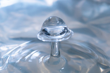 Fototapeta na wymiar Water drop collision form