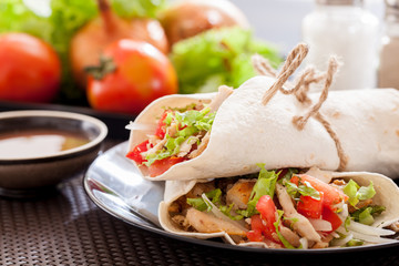 Obraz premium Mexican tacos with meat and vegetables in tortilla.