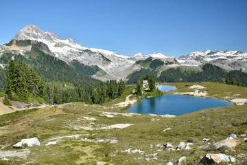Plakat Idyllic landscape of Elfin lakes in summer