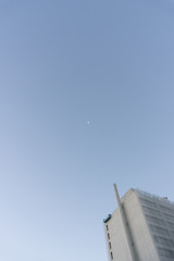 グラデーションと月