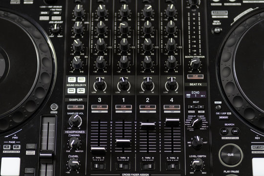 Cable to connect professional DJ midi controller to audio mixer.Concert equipment for home party.Disc jockey technology to mix digital music tracks.RCA audio cables