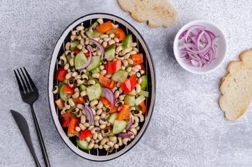 Salad with beans and fresh vegetables