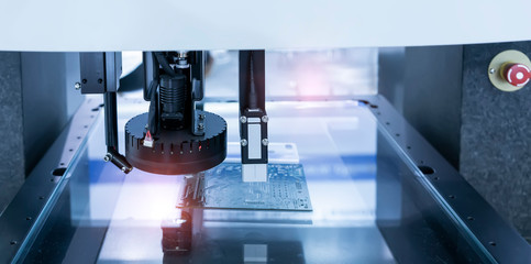 Vision measuring instrument inspecting PCB circuit board