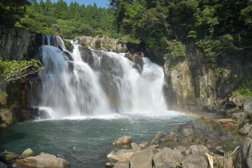 Fototapeta na wymiar 関之尾の滝
