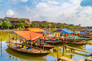 Fototapeta na wymiar Wooden boats on the Thu Bon River in Hoi An , Vietnam
