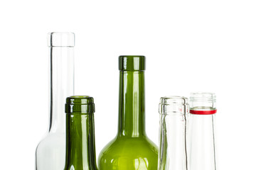 Botellas de vino vacías de vidrio cristal aisladas en blanco. Concepto reciclar