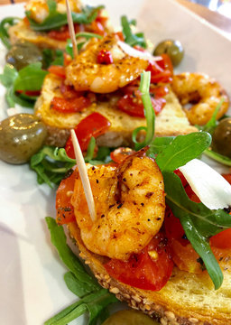 bruscetta with fresh prawns and ruccola salad