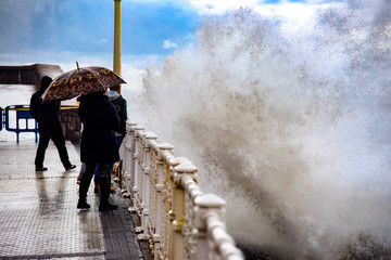 temporal de olas en Donostia/San Sebastian euskadi