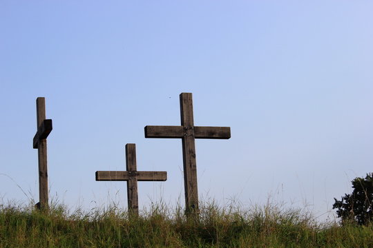 Kreuze in der Landschaft