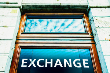 Obraz premium Currency exchange office in a tourist street of the European city of Madrid.