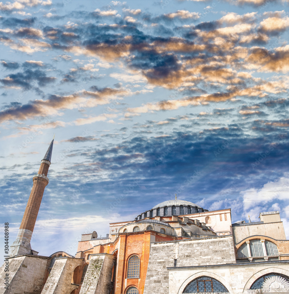 Poster hagia sofia at sunset in istanbul, turkey