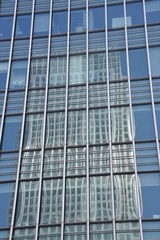 Fototapeta na wymiar reflections in buildings and water in London
