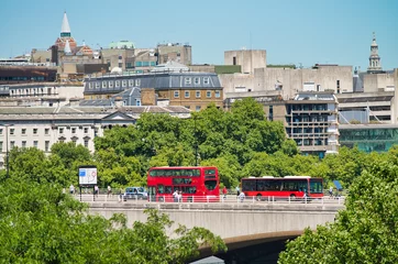 Keuken spatwand met foto Two red buses crossing London Bridge on a beautiful summer day with city skyline on background © jovannig