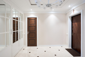 white wardrobe in the hallway with stained glass mirror doors