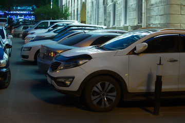 Fototapeta na wymiar Cars in the parking lot on at night