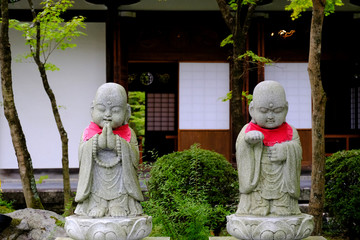 永観堂禅林寺の日本庭園のお地蔵様の風景