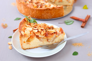 Apfelkuchen mit Mandelkruste	