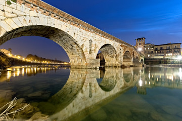 Fototapeta premium The Scaligero bridge in Verona. Built in the Roman era, it was destroyed in the Second World War and rebuilt in the post-war period. Verona, Veneto, Italy, Europe.