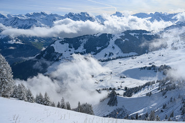 Fototapeta na wymiar Nebelschwaden beim Ächerli, Landschaft am Fusse des Stanserhorns, Stans, Schweiz