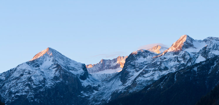 Macizo de Aneto Maladeta al amanecer