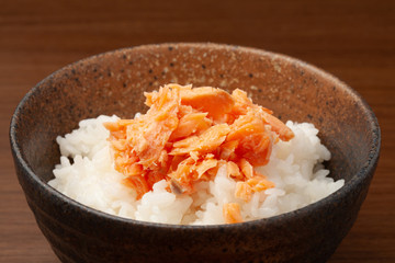 鮭フレークごはん