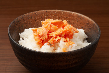 鮭フレークごはん