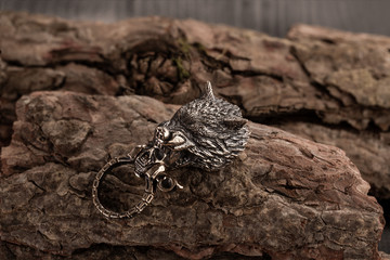 Wolf fastener with bracelet ring